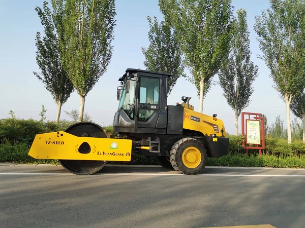 中小型壓路機(jī)